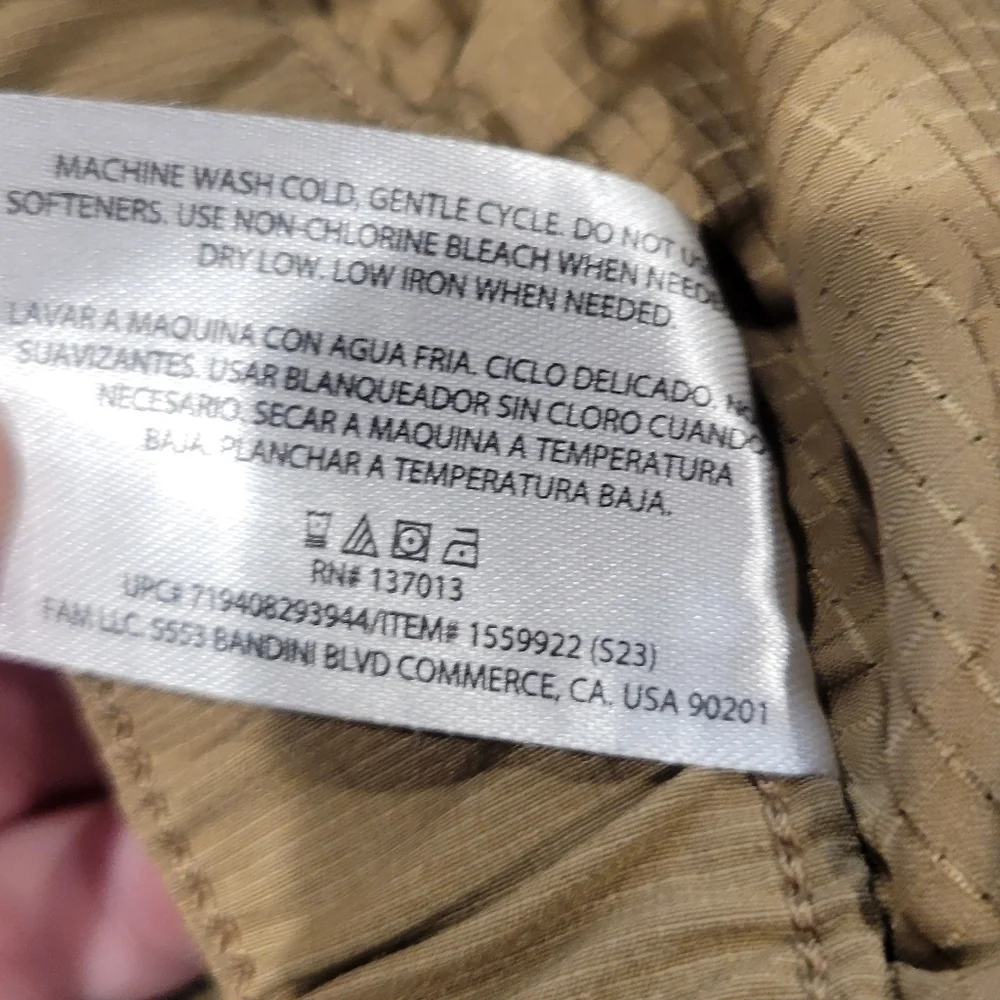 Banana republic men's size 36 khaki colored outdoor shorts 10in Inseam